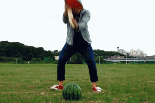 滑梯吃瓜事件,一场意外引发的校园风波